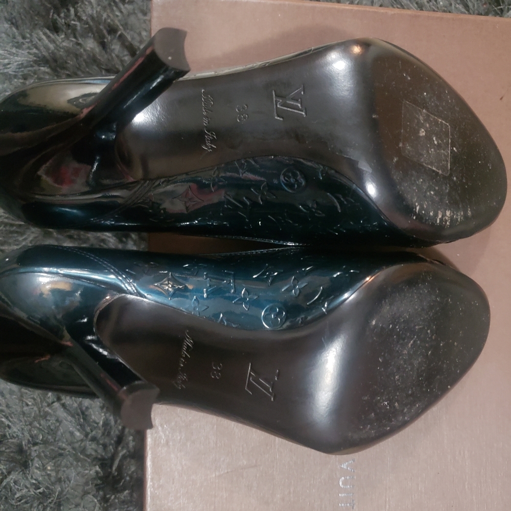 Louis Vuitton Shoes - Picture 6 of 7